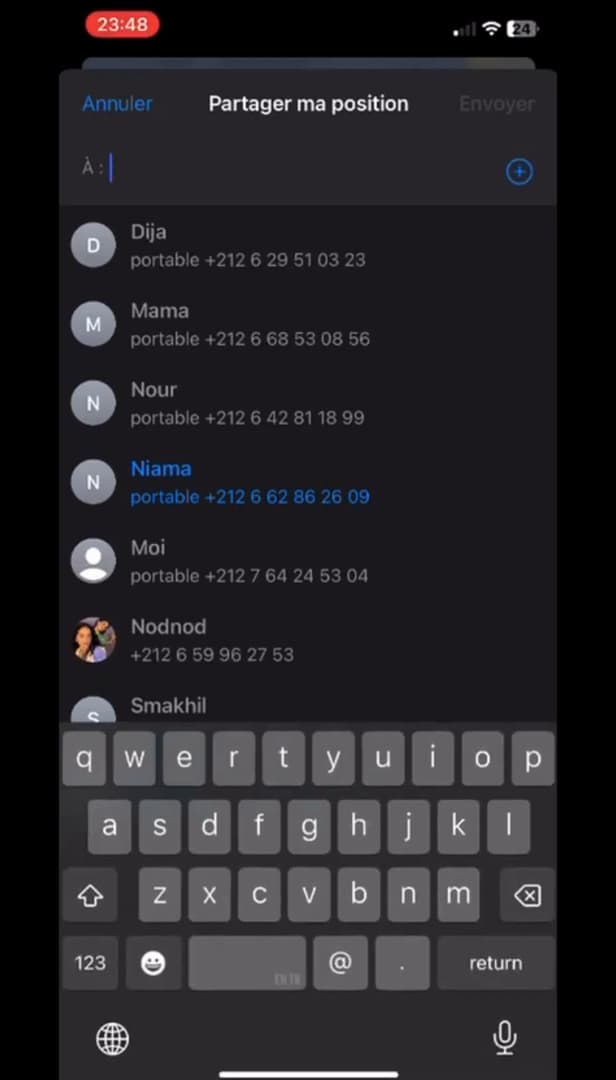 Sélection d'un contact pour partager sa position sur iPhone